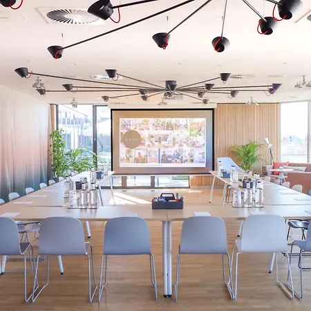 Apartahotel Zoku 4*